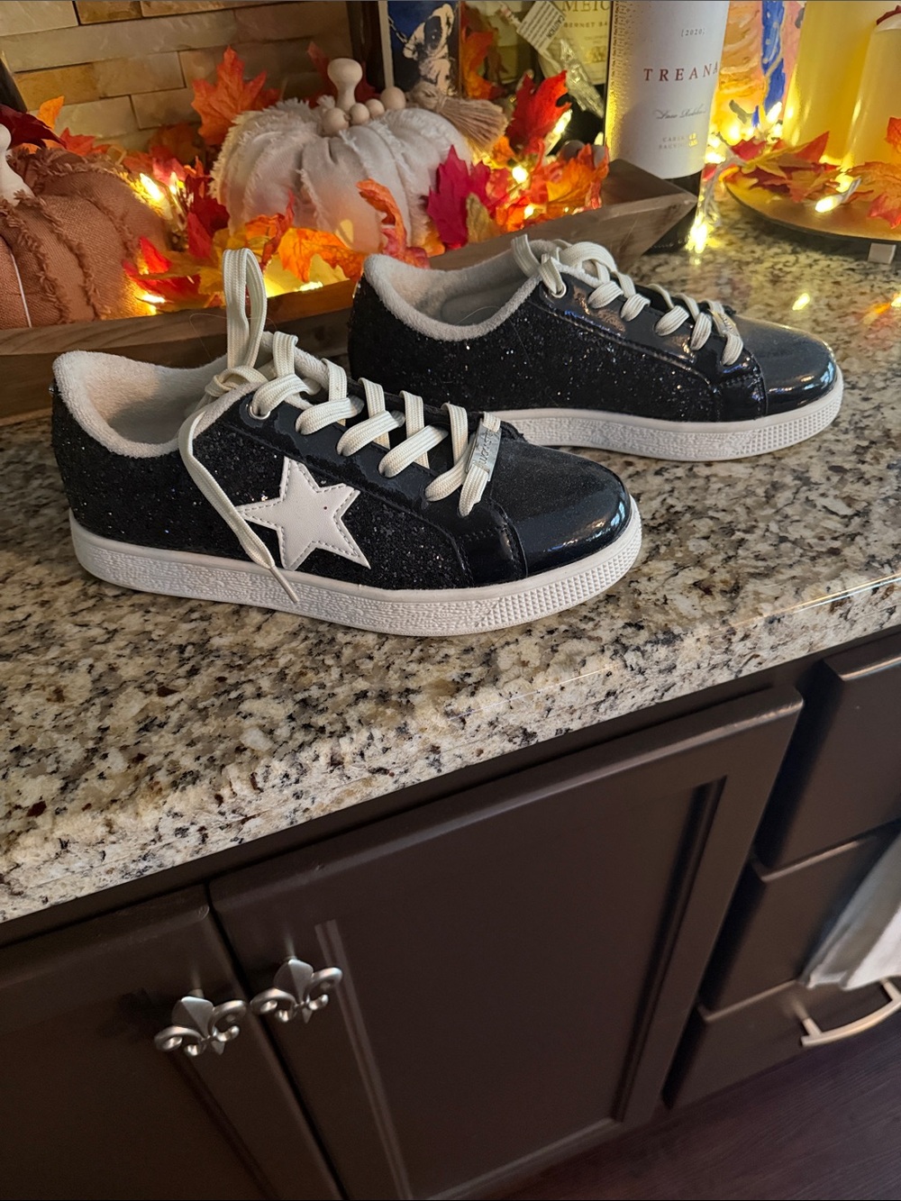 Glitter Star Lace-Up Women's Sneakers in Black